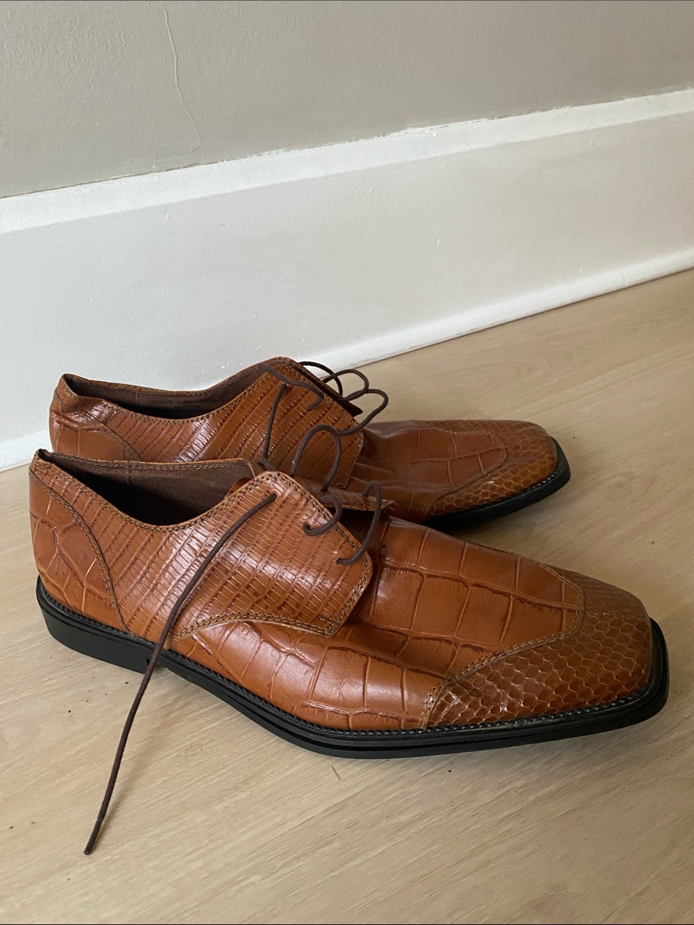 Men's Tan Crocodile-Embossed Leather Dress Shoes